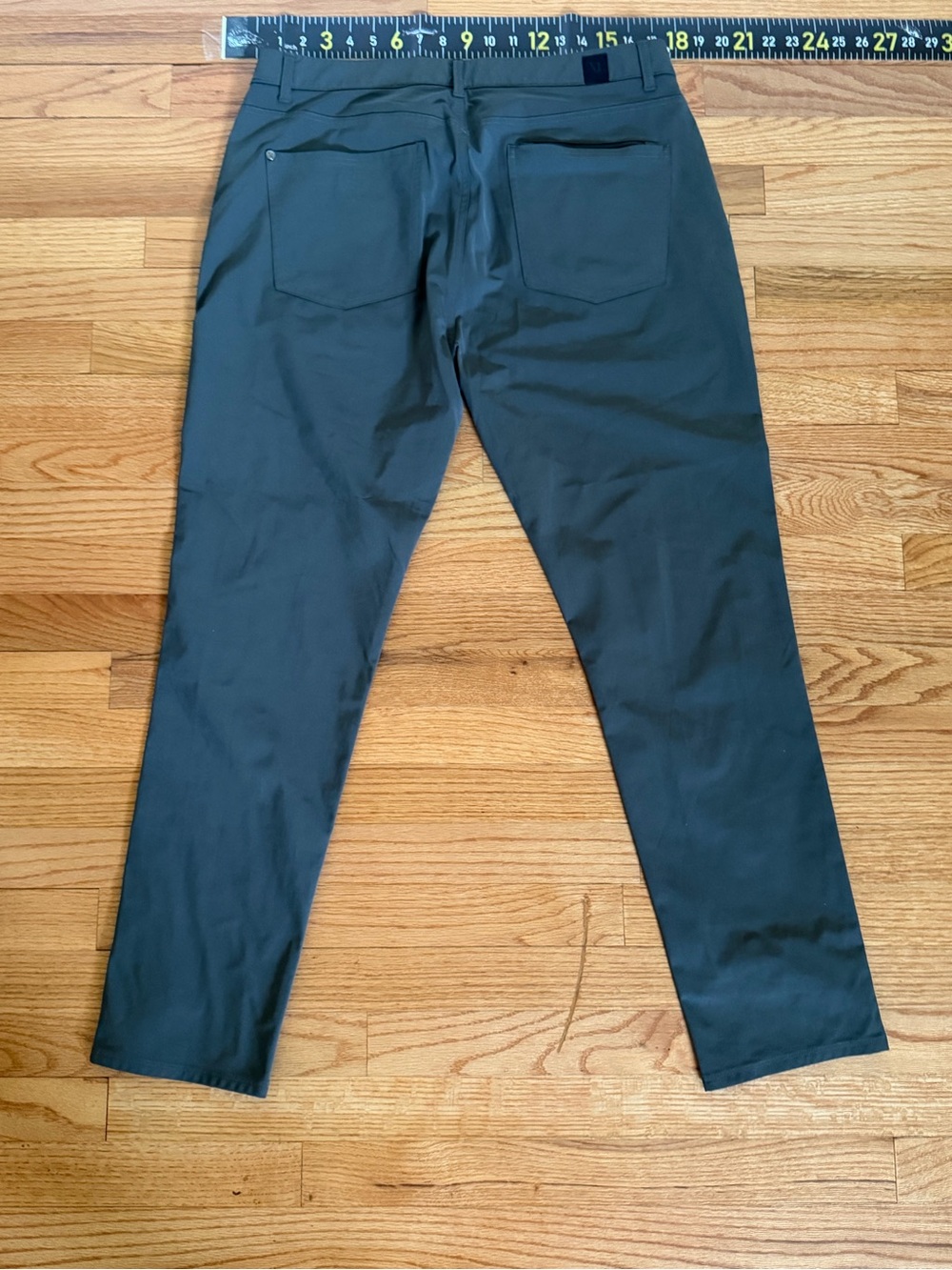Vuori Men’s Pants Size 36 Charcoal Gray Performance Stretch V430-S